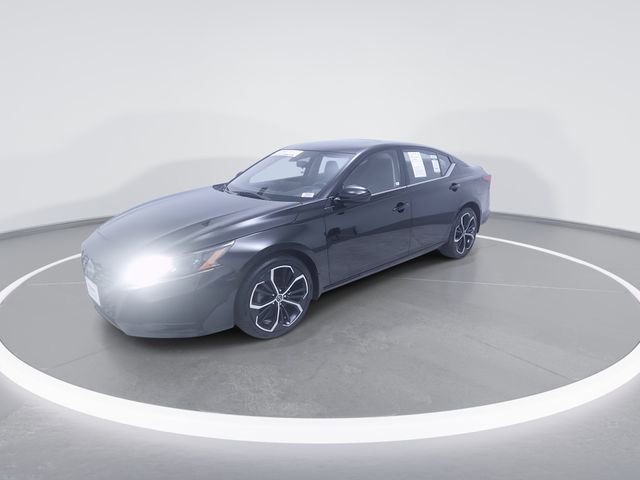 Certified 2023 Nissan Altima 2.5 SR w/ SR Premium Package AWD/4WD image 3