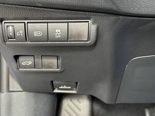 Used 2026 Toyota Corolla Cross XLE w/ Convenience Package FWD image 19