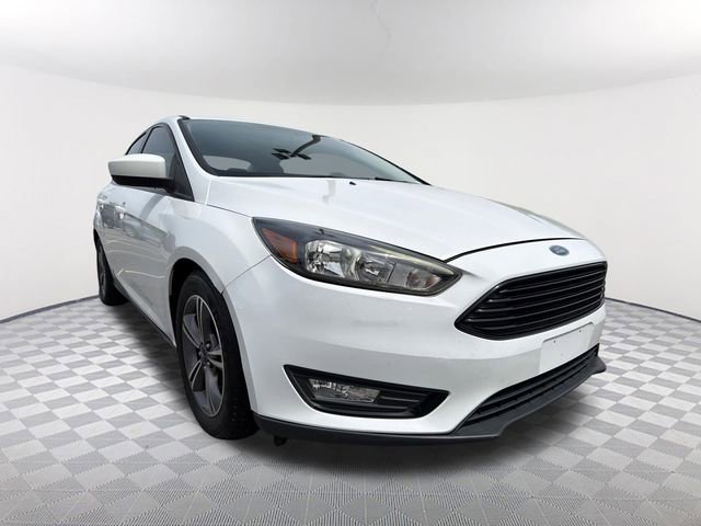 Used 2018 Ford Focus SE w/ SE Appearance Package image 3