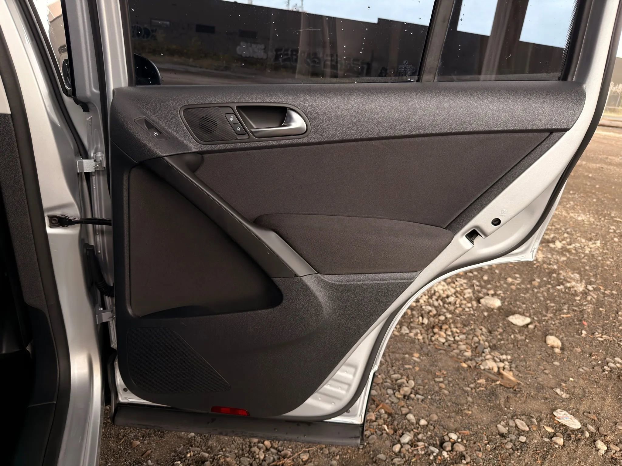 Used 2011 Volkswagen Tiguan S image 31