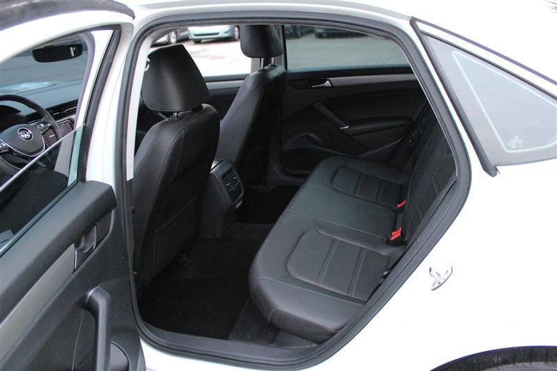 Used 2021 Volkswagen Passat 2.0T SE image 23