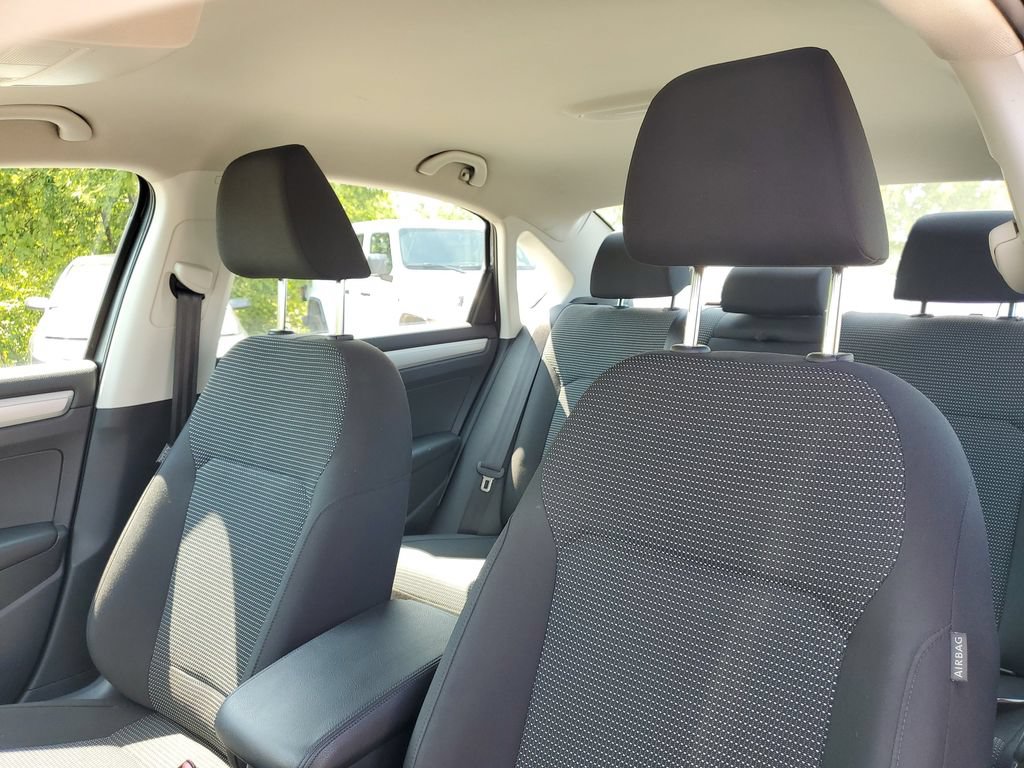 Used 2017 Volkswagen Passat 1.8T S FWD image 11