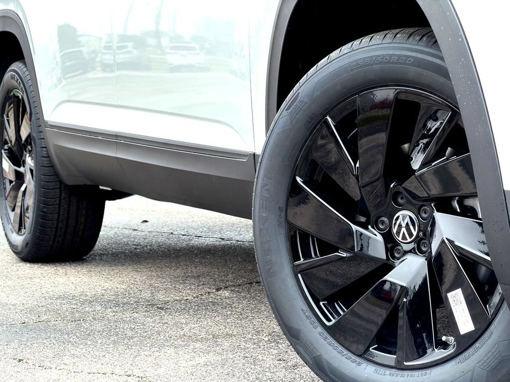 New 2026 Volkswagen Atlas SE FWD image 2