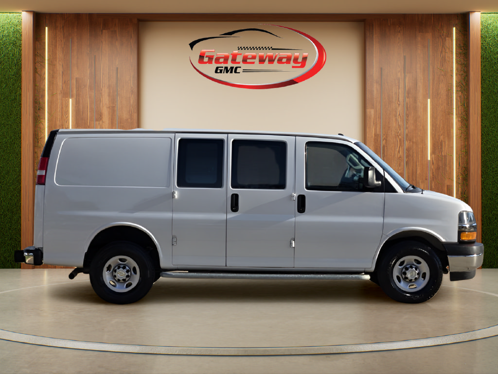 Used 2022 Chevrolet Express 2500 w/ Driver Convenience Package RWD image 4