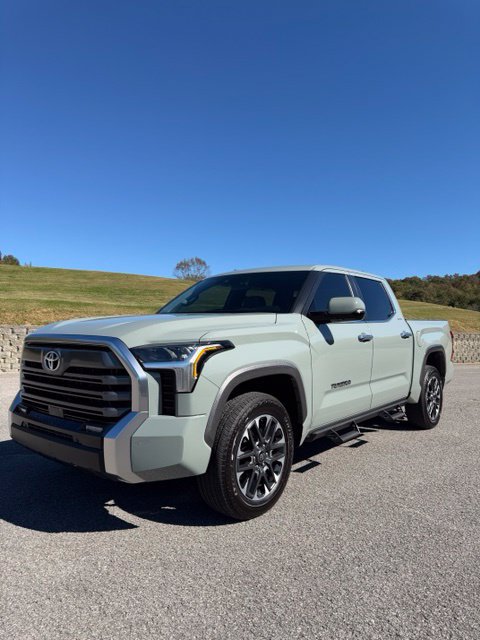 Used 2025 Toyota Tundra Limited AWD/4WD image 15