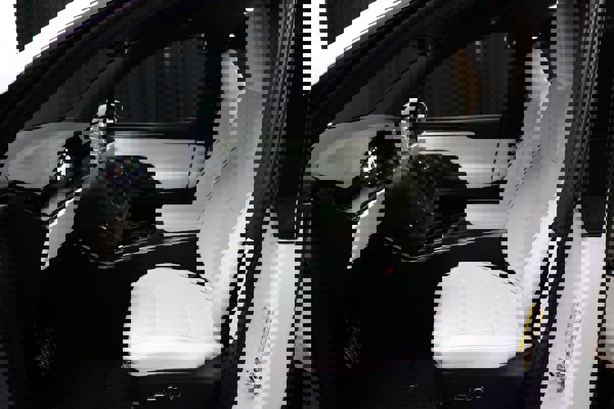 Used 2022 Tesla Model X Plaid image 33