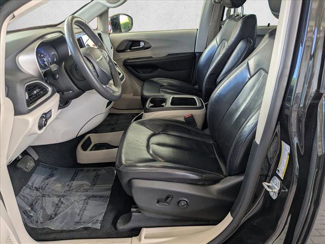 Used 2022 Chrysler Pacifica Touring-L FWD image 14