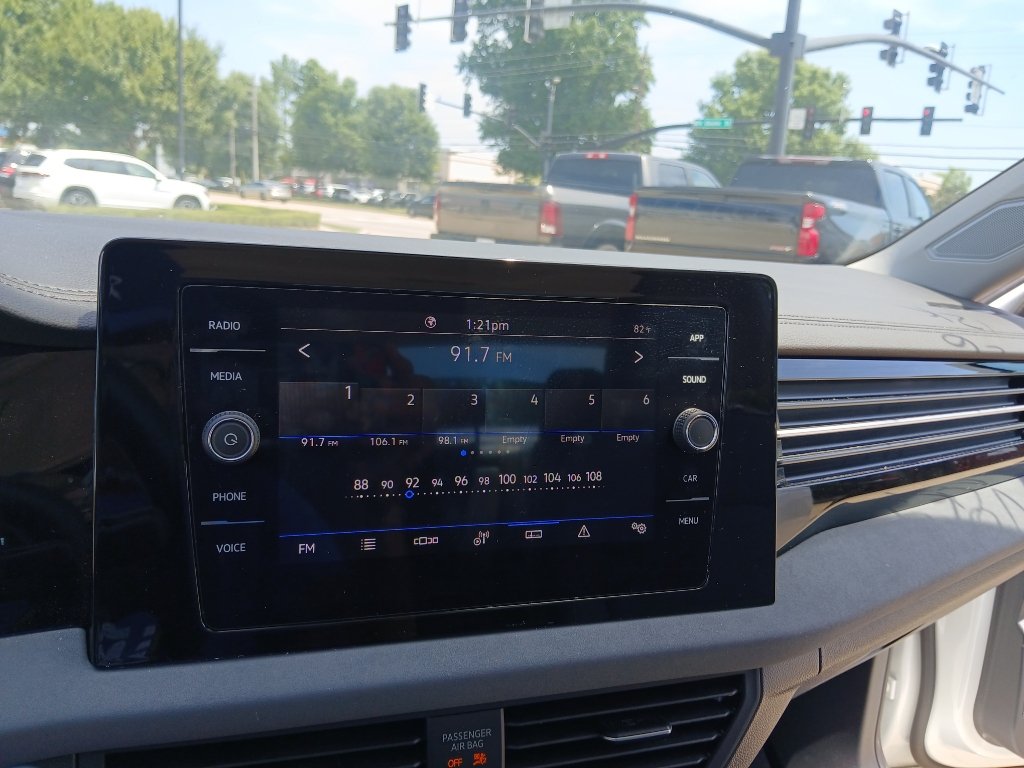 Certified 2025 Volkswagen Jetta SE w/ Sunroof Package FWD image 15
