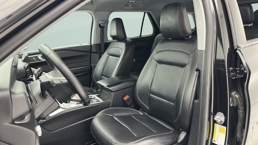 Used 2021 Ford Explorer XLT w/ Equipment Group 202A AWD/4WD image 12