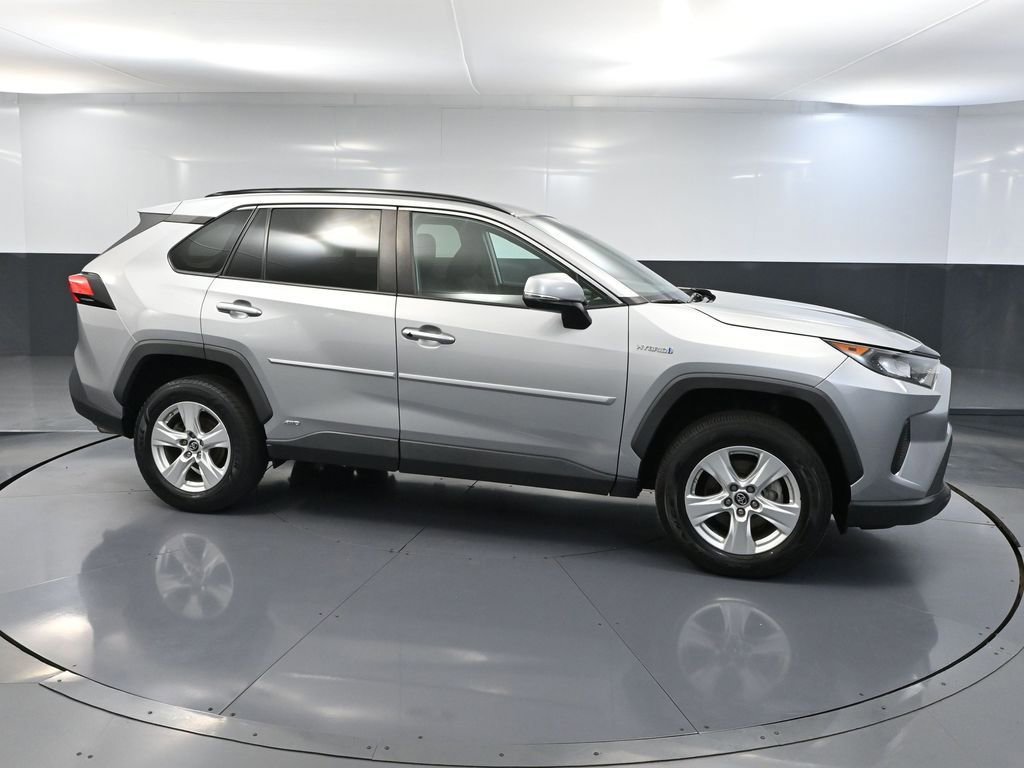 Used 2019 Toyota RAV4 LE w/ Carpet Mat Package AWD/4WD image 3