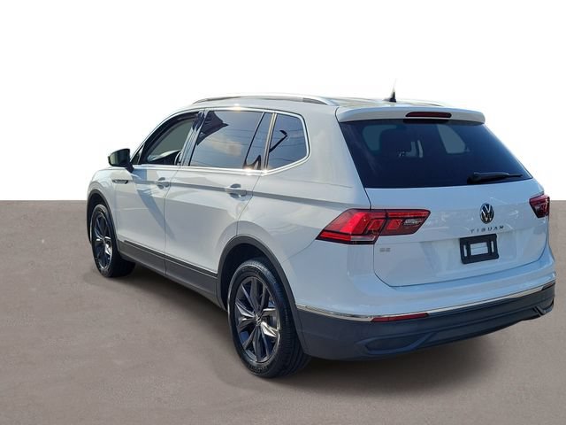 Certified 2024 Volkswagen Tiguan SE FWD image 3