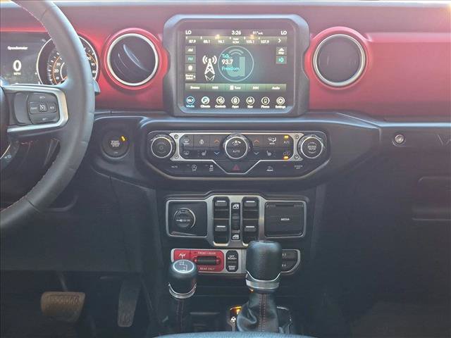 Used 2023 Jeep Wrangler Unlimited Rubicon w/ Cold Weather Group AWD/4WD image 15