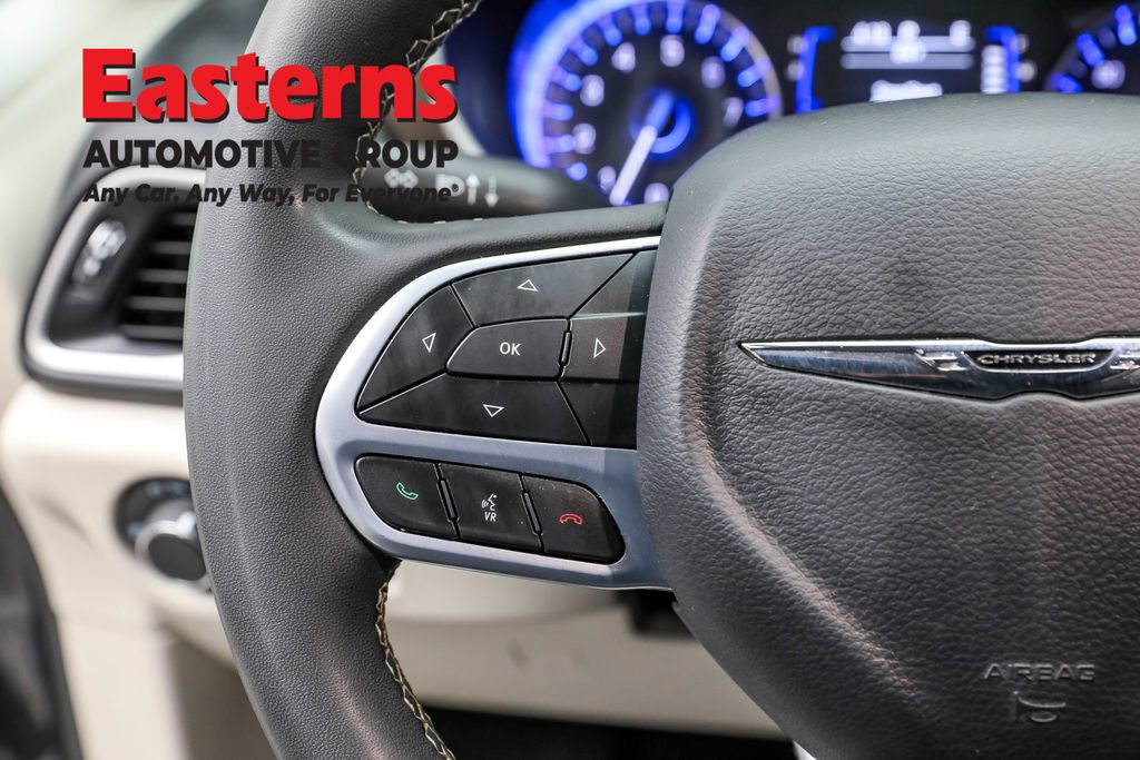 Used 2023 Chrysler Voyager LX image 15