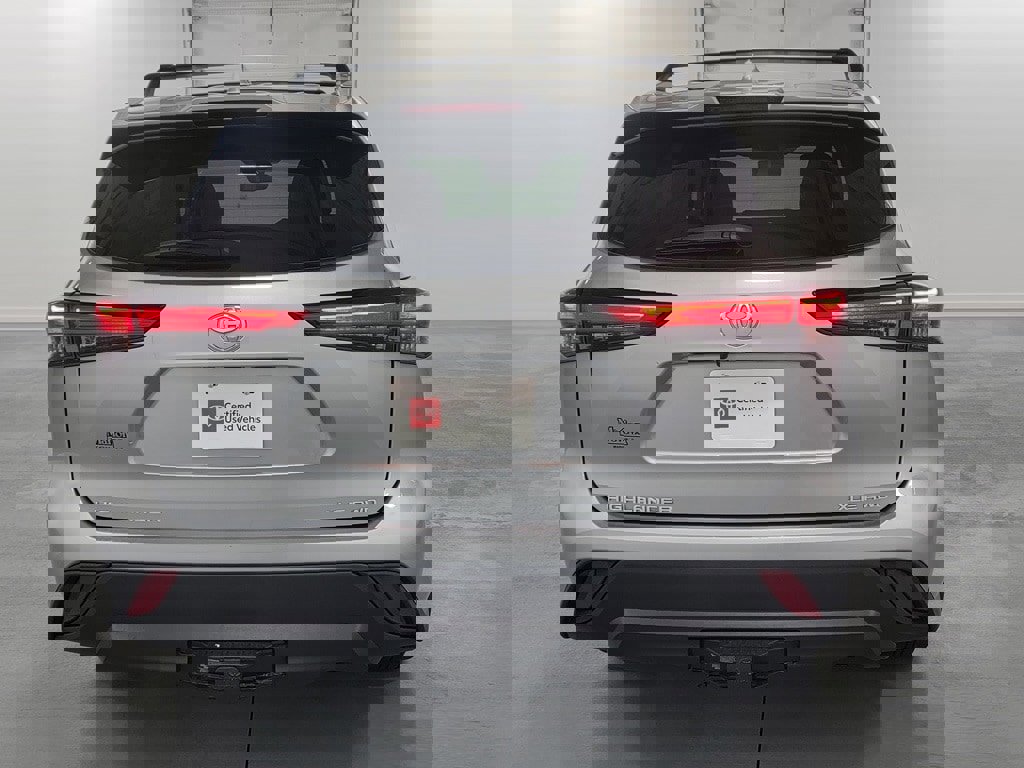 Certified 2021 Toyota Highlander XLE image 7