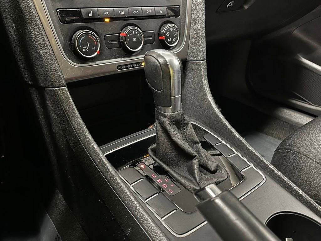 Used 2015 Volkswagen Passat 1.8T Wolfsburg Edition image 10