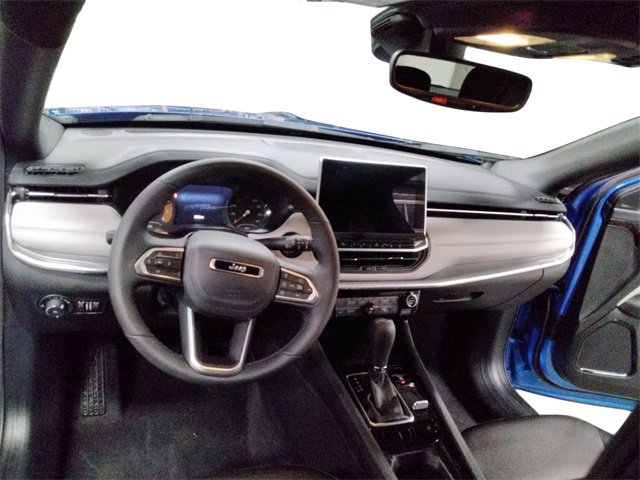 Used 2024 Jeep Compass Limited image 30