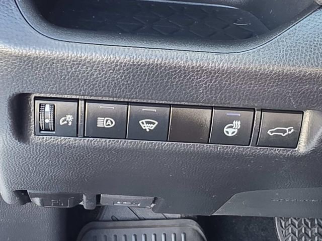 Used 2022 Toyota RAV4 XLE Premium image 18