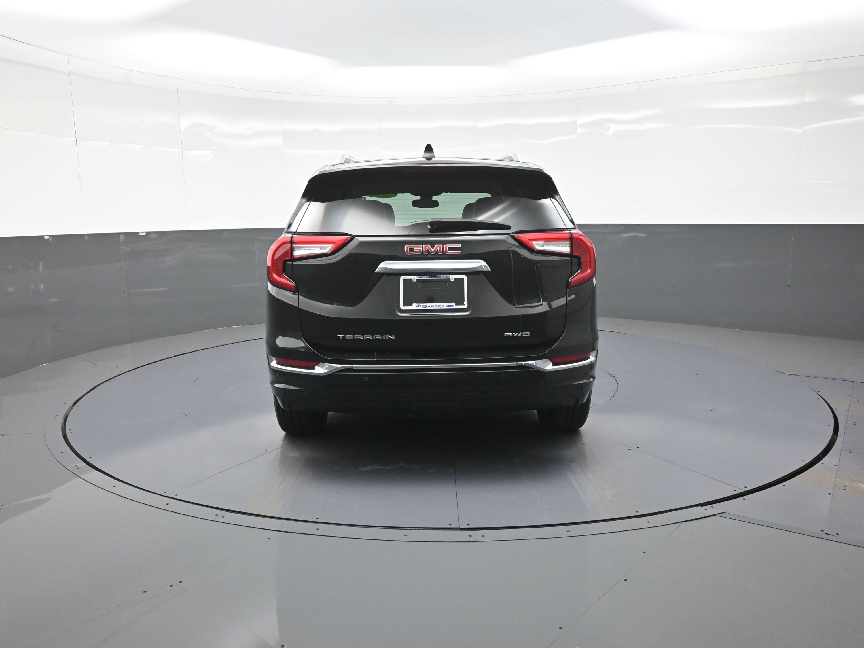 Used 2023 GMC Terrain Denali w/ Black Diamond Edition image 4