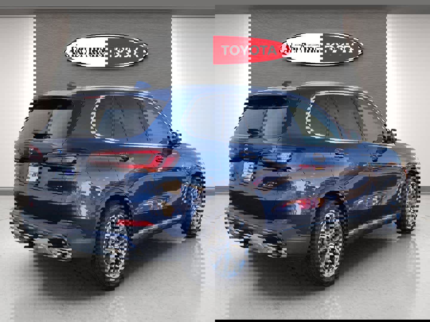 Used 2023 BMW X5 xDrive45e w/ Executive Package image 6