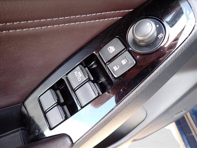 Used 2018 MAZDA MAZDA3 Touring FWD image 14