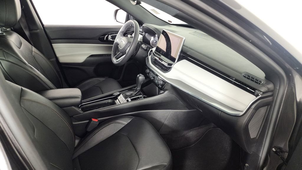 Used 2023 Jeep Compass Limited image 30