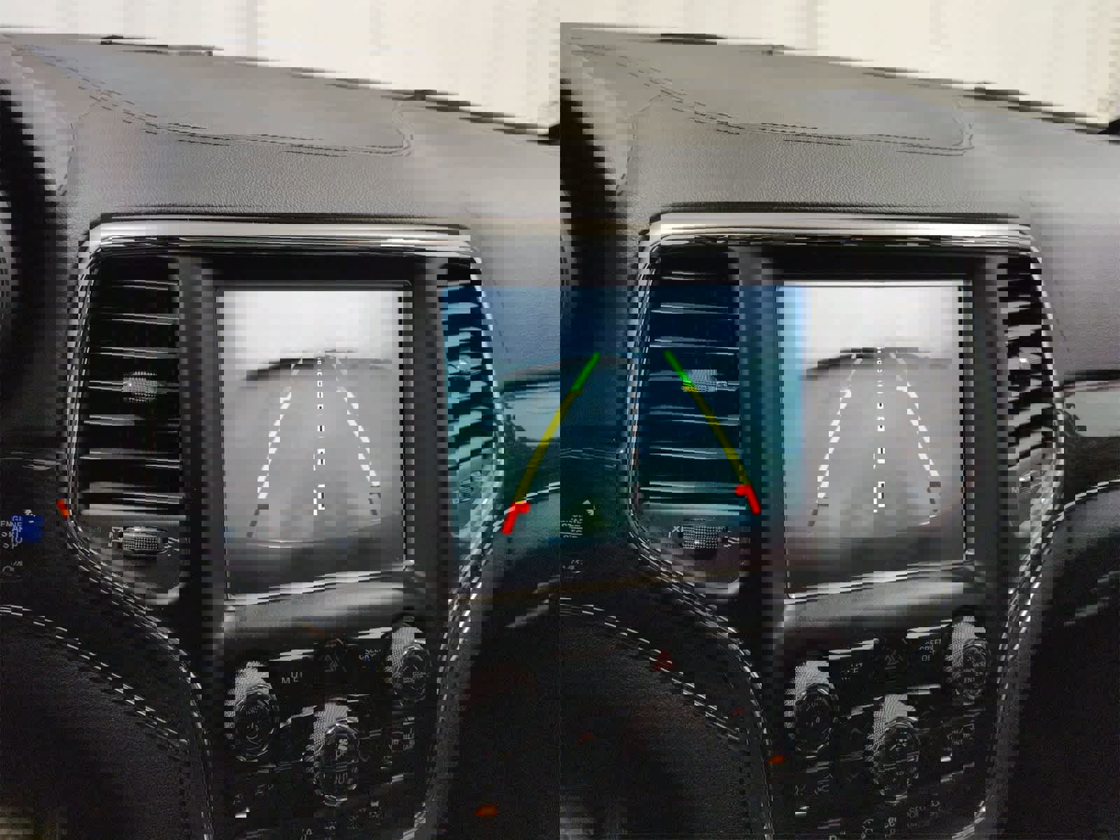 Used 2018 Jeep Grand Cherokee Overland image 32