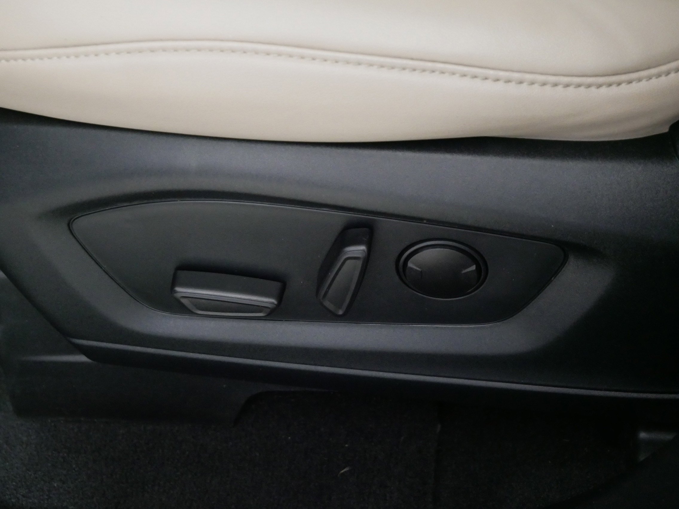 Used 2023 Ford Explorer XLT w/ Equipment Group 202A image 20