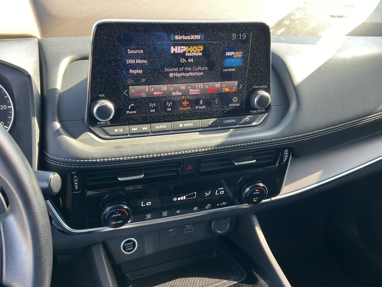 Used 2022 Nissan Rogue SV FWD image 9
