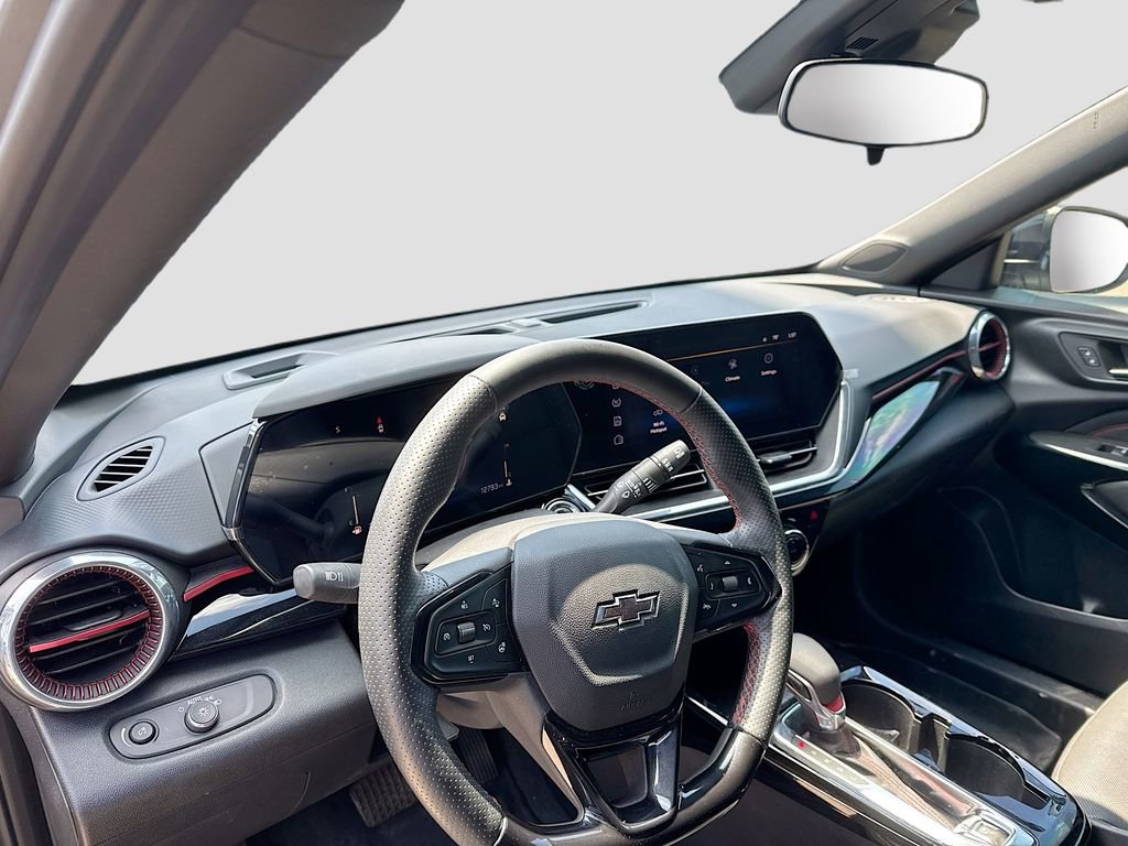 Used 2025 Chevrolet Trax RS w/ Driver Confidence Package image 11