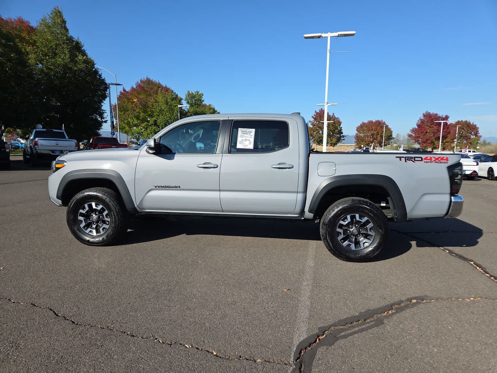 Used 2020 Toyota Tacoma TRD Off-Road AWD/4WD image 11