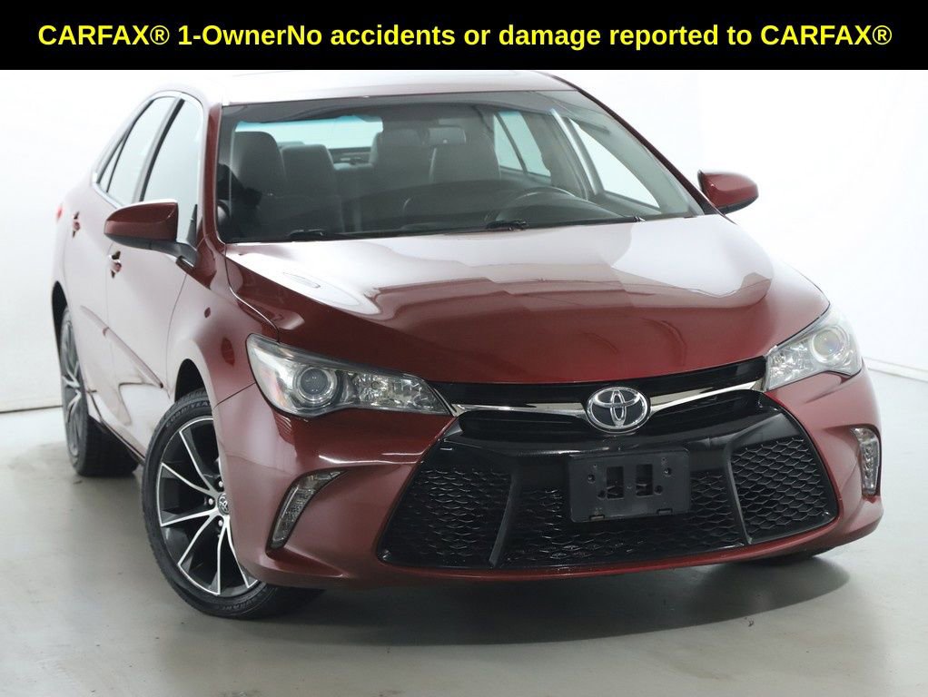 Used 2015 Toyota Camry XSE image 2
