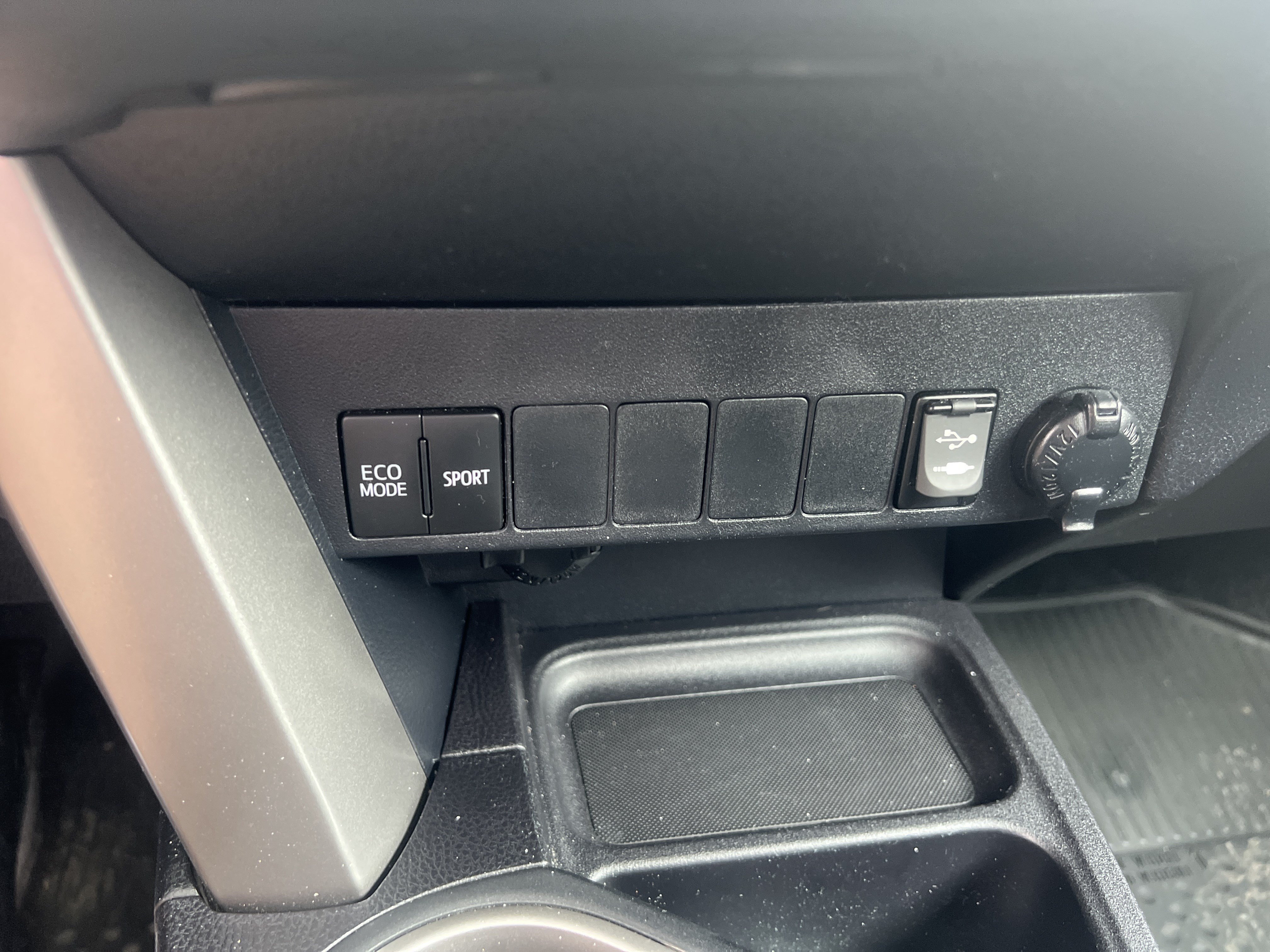 Used 2016 Toyota RAV4 XLE w/ Protection Package AWD/4WD image 31