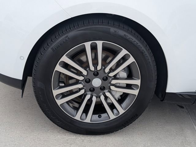 Used 2025 Land Rover Range Rover Long Wheelbase SE image 4