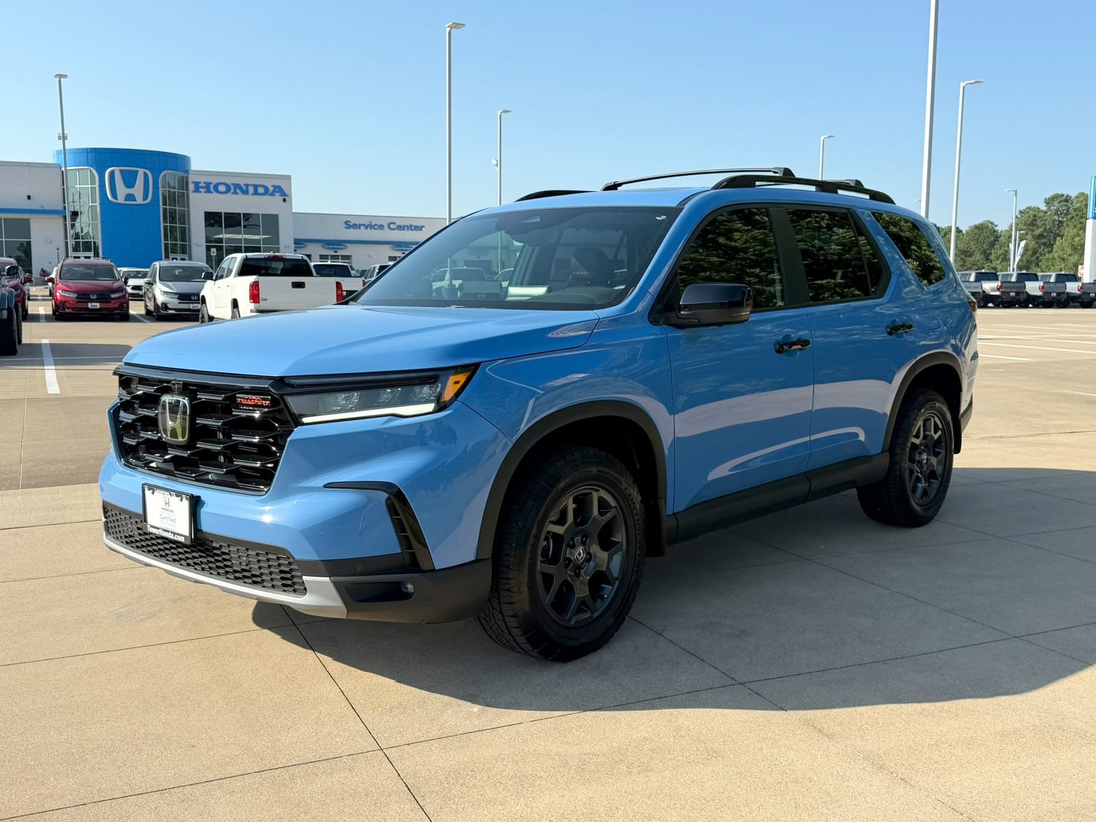 Used 2025 Honda Pilot TrailSport image 3