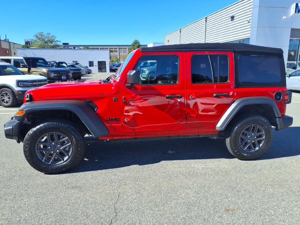 Used 2025 Jeep Wrangler Unlimited Sport AWD/4WD image 9