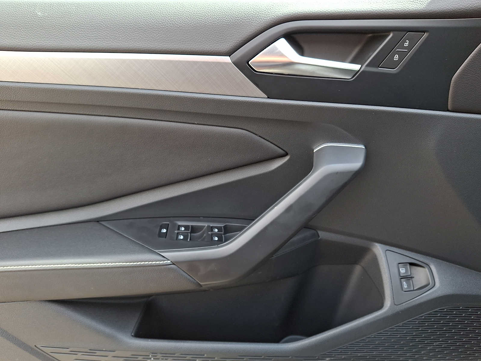 Certified 2023 Volkswagen Jetta SE FWD image 9