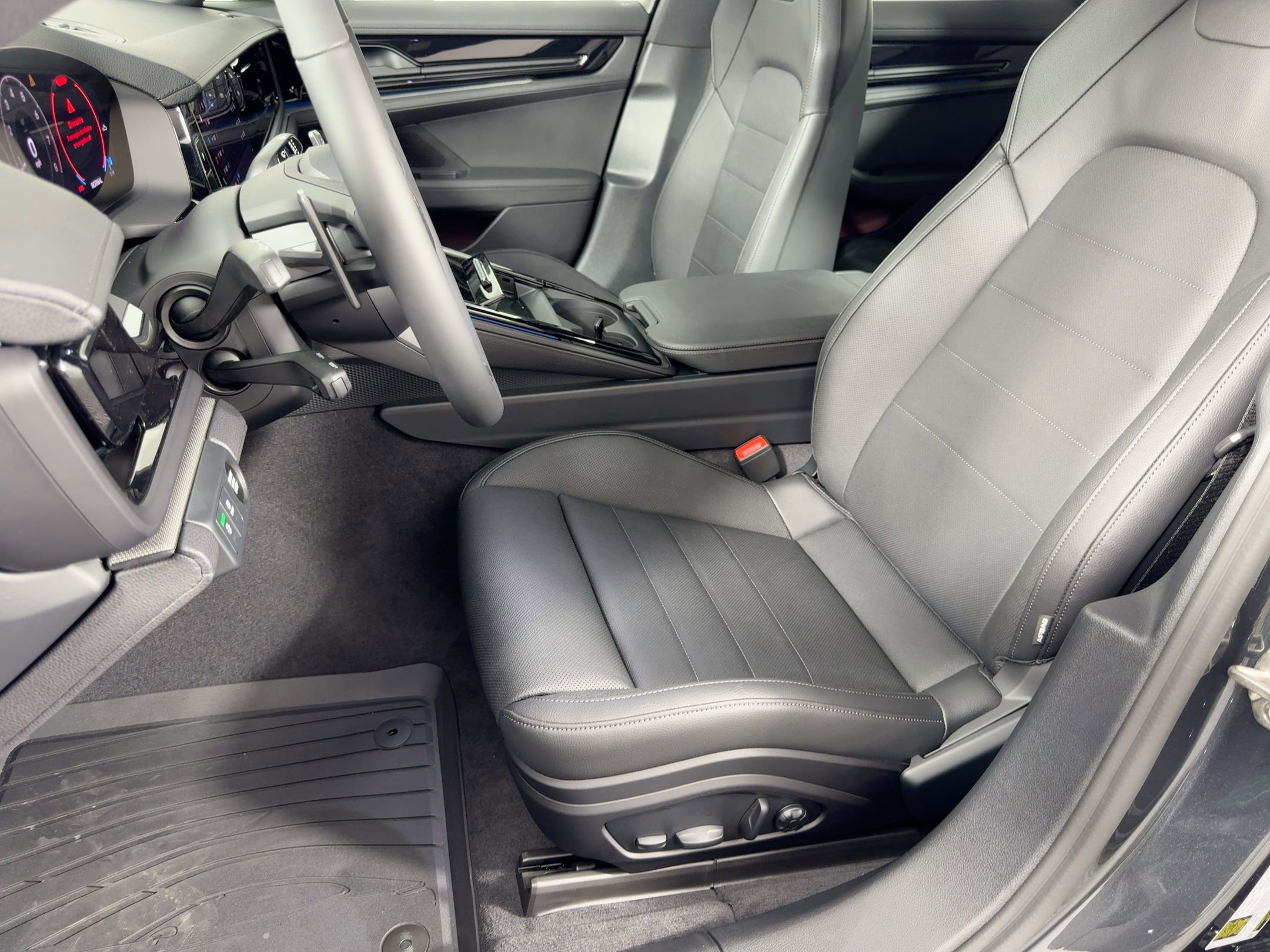 Used 2026 Porsche Panamera image 5