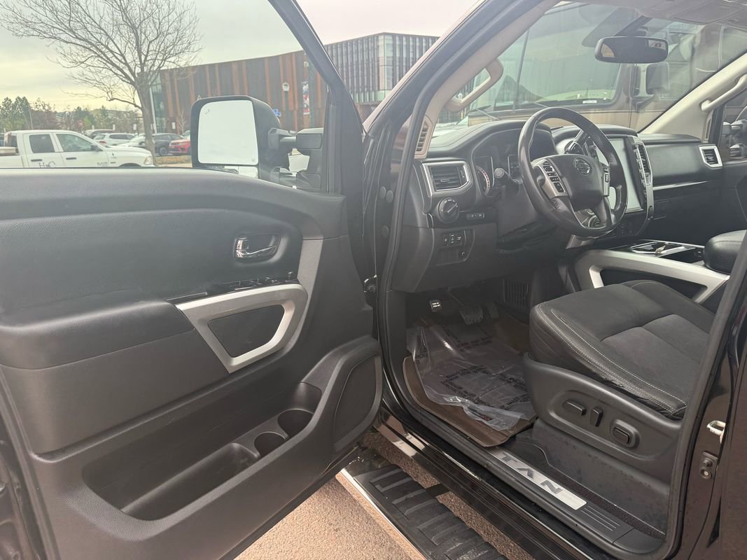 Used 2017 Nissan Titan SV image 13