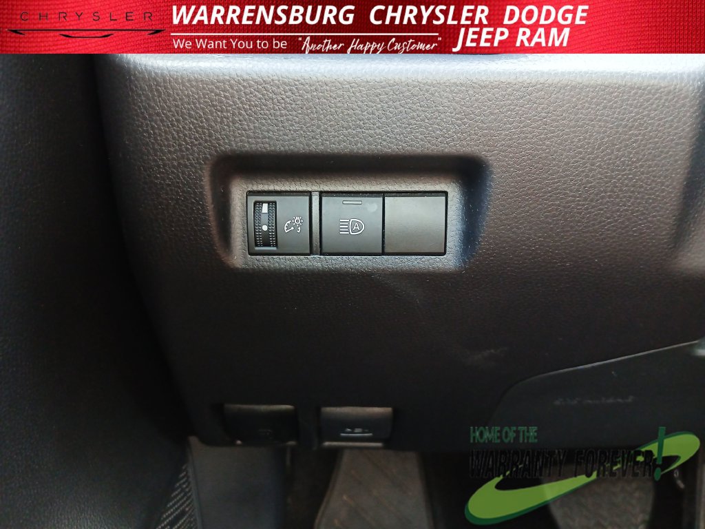 Used 2025 Toyota RAV4 XLE FWD image 31