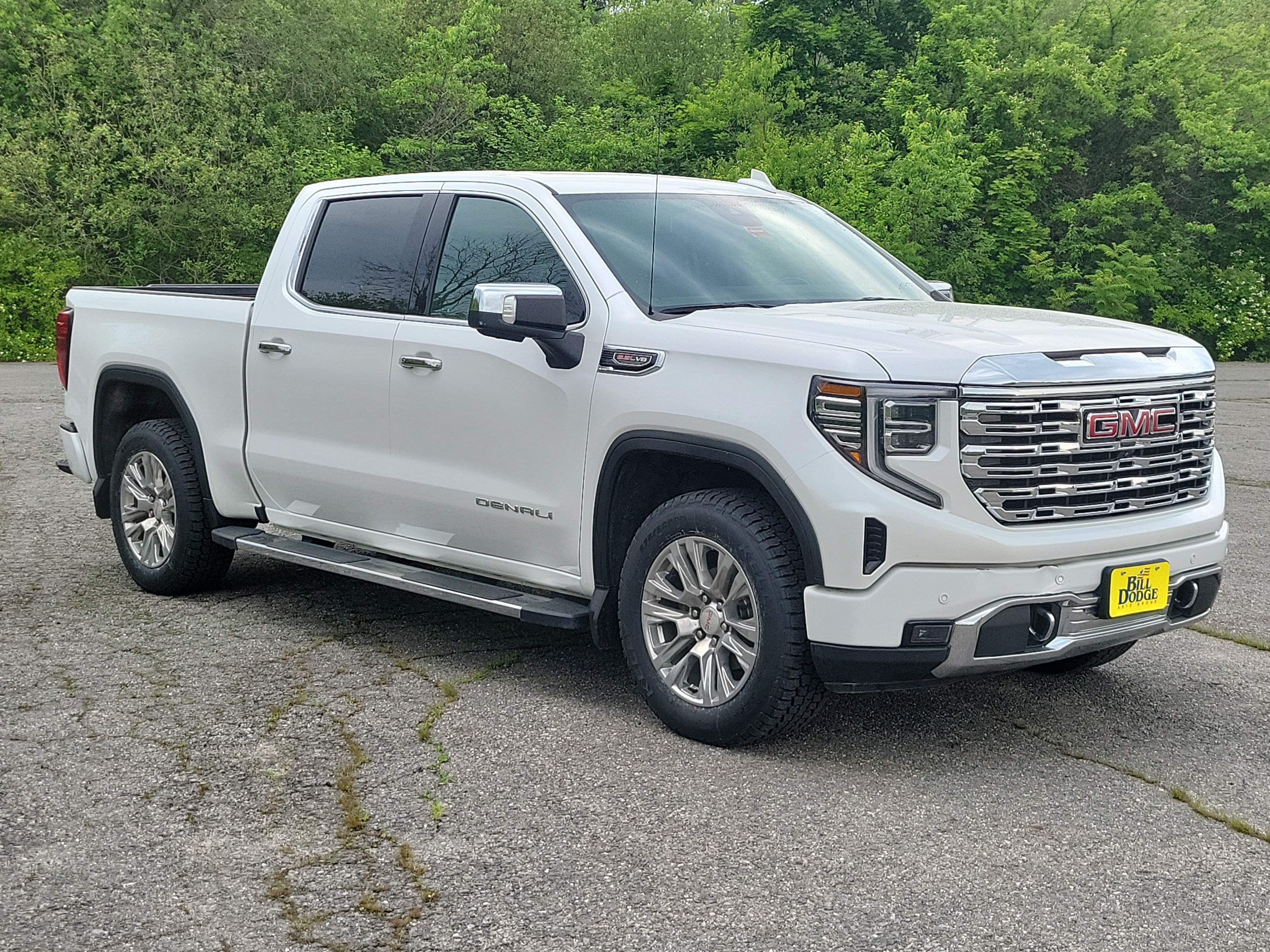 Used 2023 GMC Sierra 1500 Denali w/ Technology Package AWD/4WD image 3