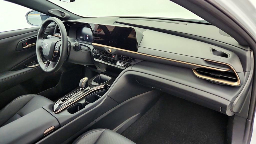 Used 2025 Toyota Crown Signia w/ Advanced Technology Package image 25