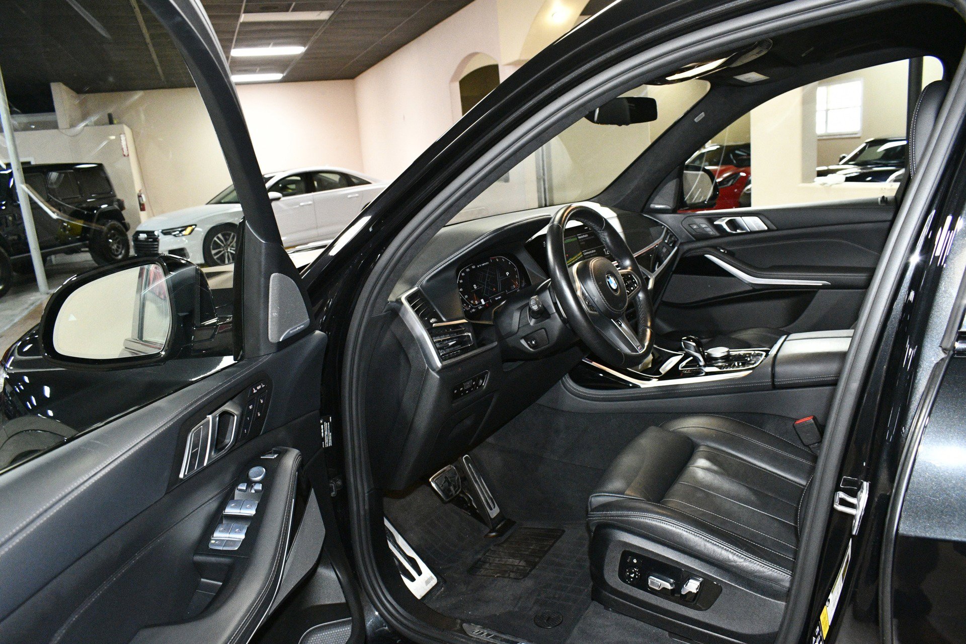 Used 2022 BMW X7 M50i w/ Luxury Seating Package image 45