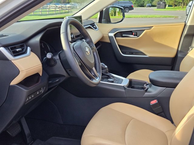 Used 2019 Toyota RAV4 Limited w/ Cold Weather Package AWD/4WD image 11