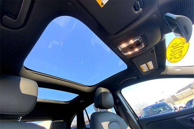 Used 2025 Mercedes-Benz GLA 250 4MATIC image 11