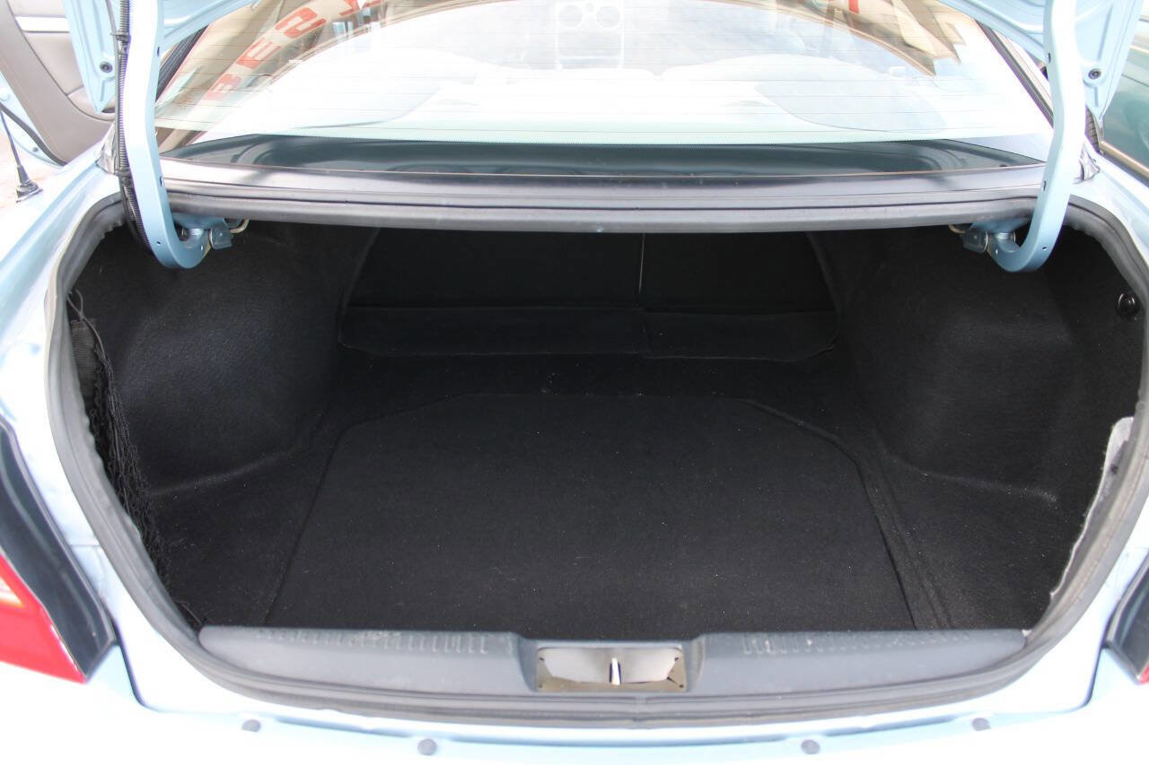 Used 2004 Chrysler Sebring Limited w/ Leather Interior Group FWD image 25