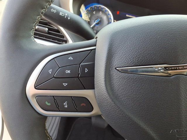 Used 2024 Chrysler Pacifica Touring-L image 11