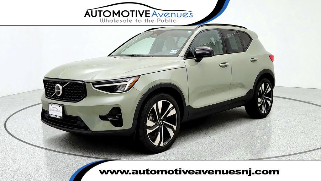 Used 2023 Volvo XC40 B5 Plus w/ Climate Package