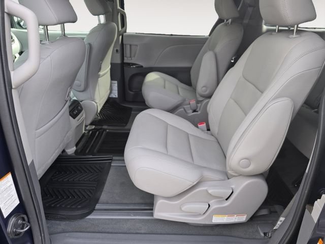 Used 2020 Toyota Sienna XLE w/ XLE Navigation Package AWD/4WD image 15