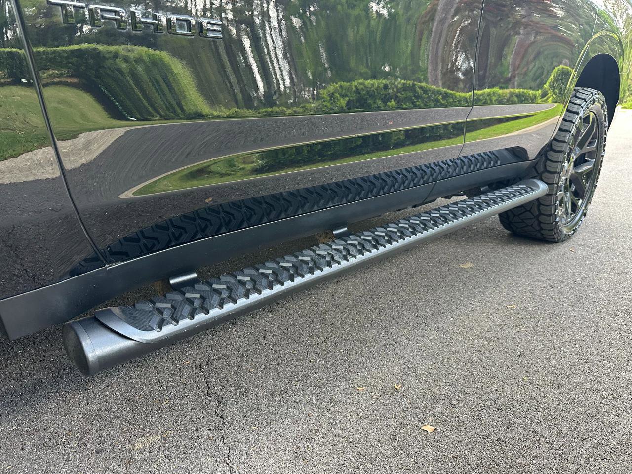 Used 2025 Chevrolet Tahoe Z71 w/ Comfort Package image 57