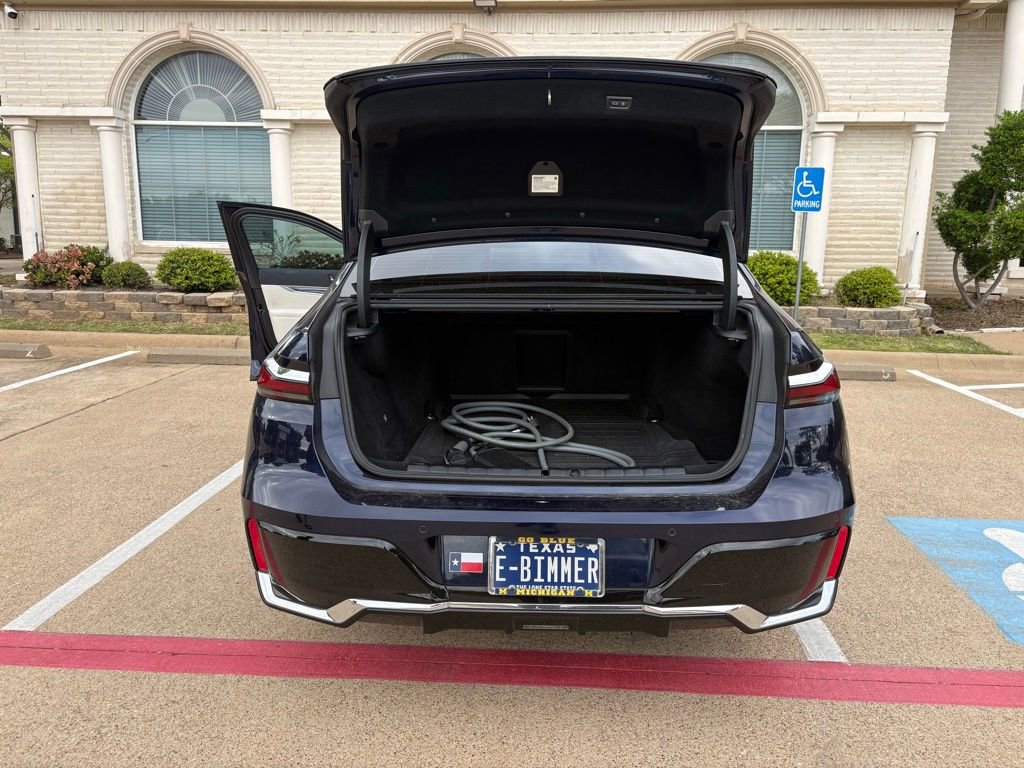 Used 2023 BMW i7 xDrive60 image 19